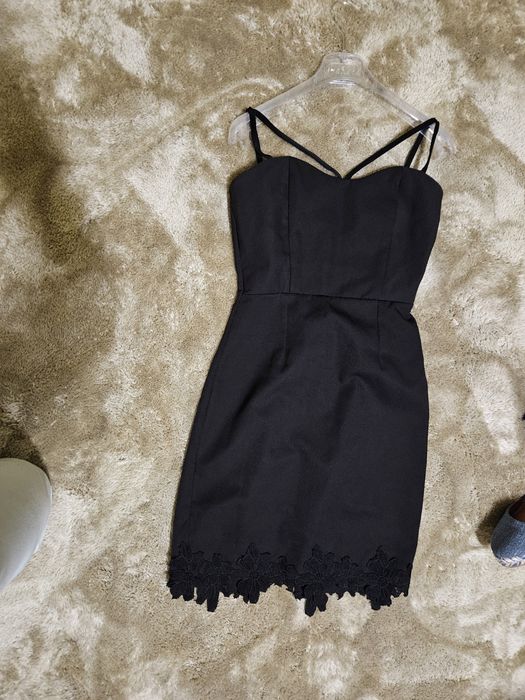 Стилна черна рокля