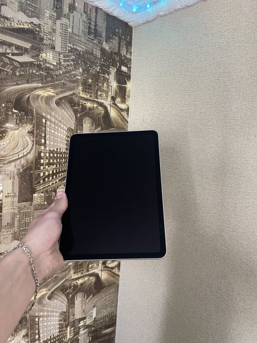 Продам iPad Air 11