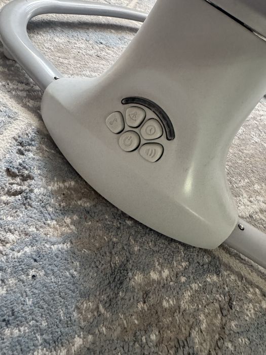 Шезлонг новый продам срочно