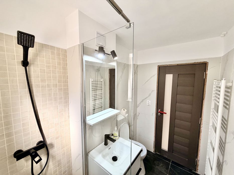De închiriat – Apartament 2 camere, complet mobilat și utilat