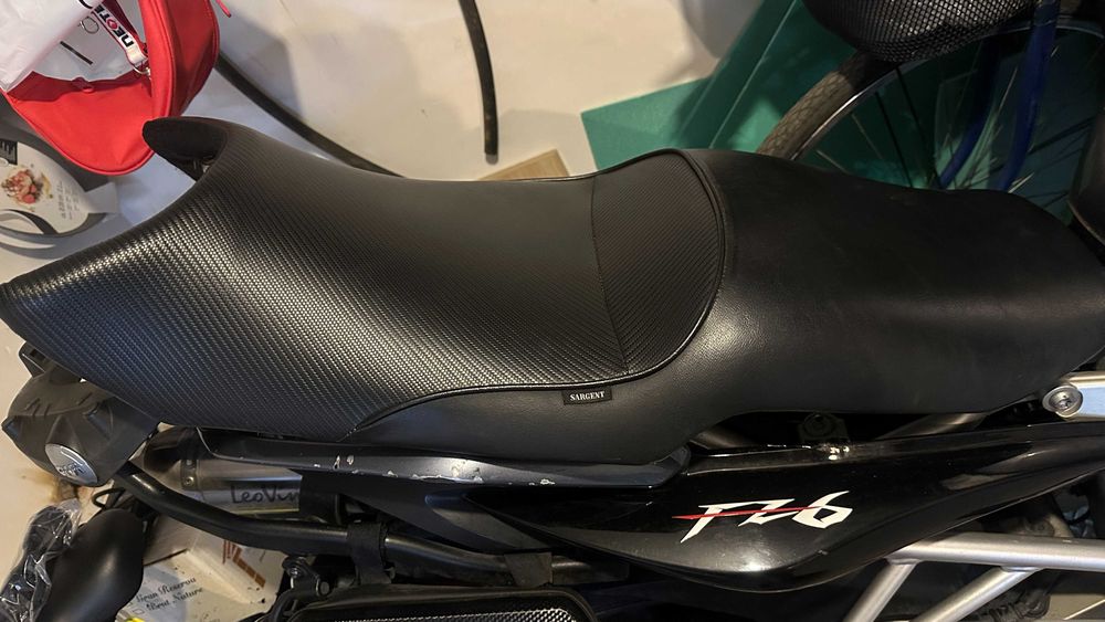 Продавам тунинг седалка за YAMAHA FZ-6, "Sargent" USA отлична!