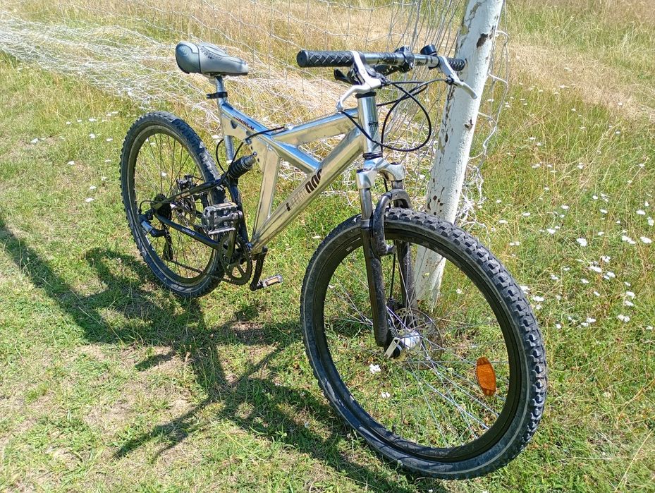 Vând bicicletă pe 26 full suspension