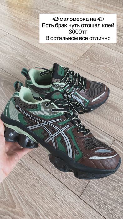 Новые кроссовки с незначительными дефектами