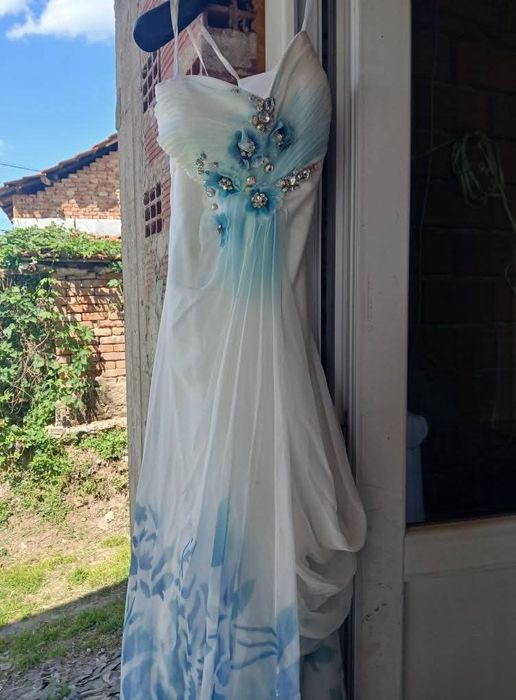 Дълга рокля с камъни