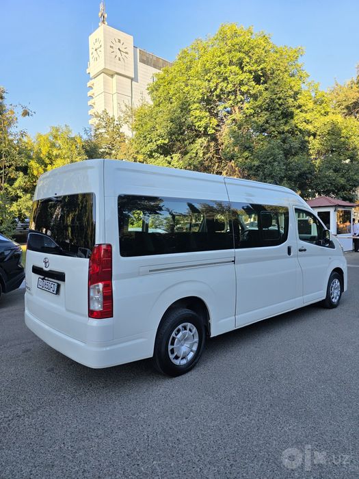 Toyota Hiace sotiladi srochna