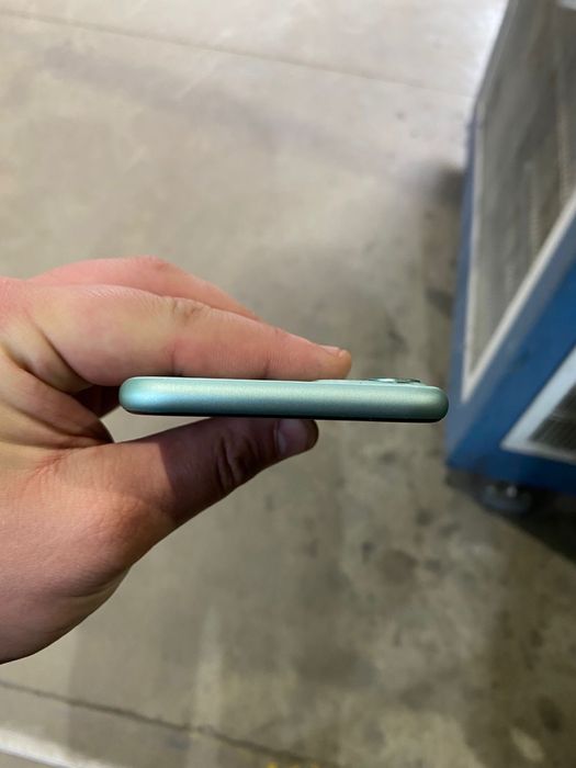 Iphone 11 память 64 акб 79% без ремонта
