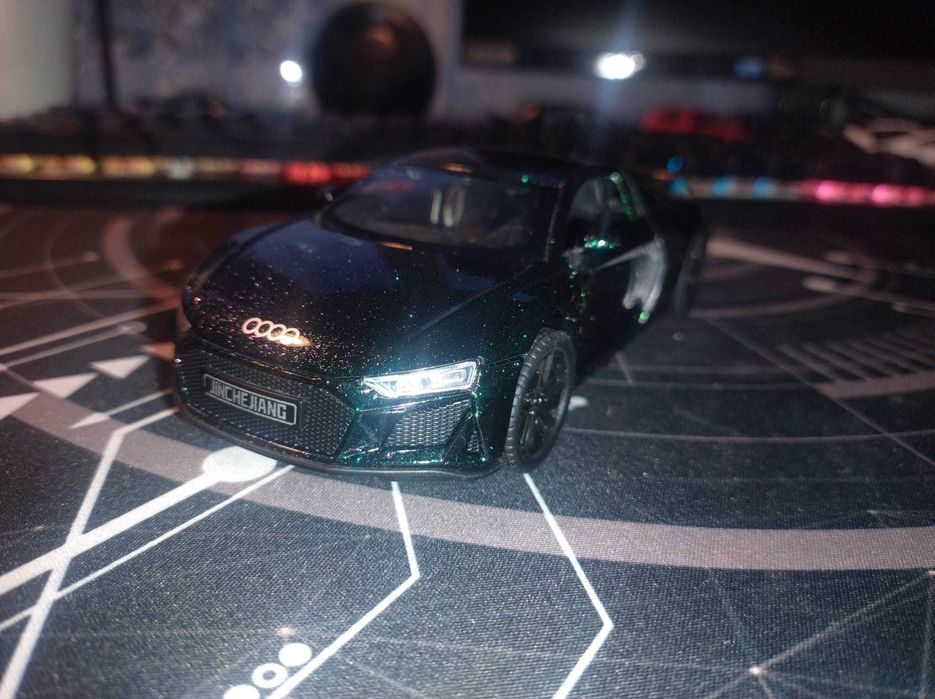 Macheta Audi R8 scara 1:32
