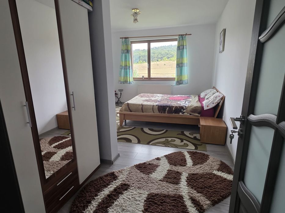 Închiriez apartament cu două camere pe termen lung în Green Residence