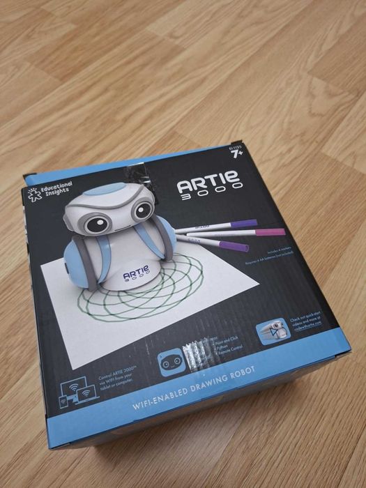 Robotelul Artie 3000