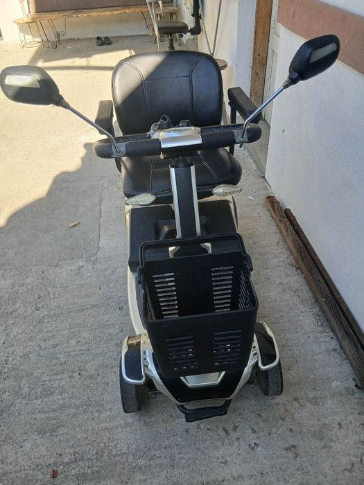 Vând  scuter electric