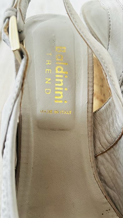 Продам босоножки