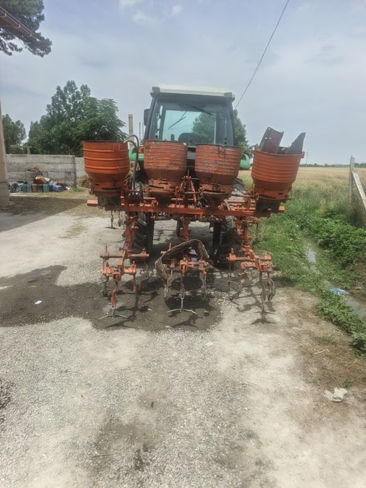 Traktor sotiladi