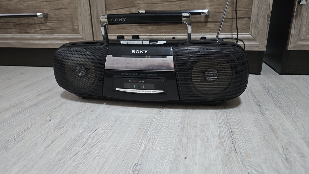 Магнитофон  Sony CFS-B5S.