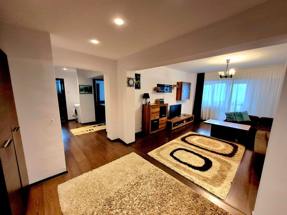 Închiriez apartament 4 camere cu loc de parcare inclus