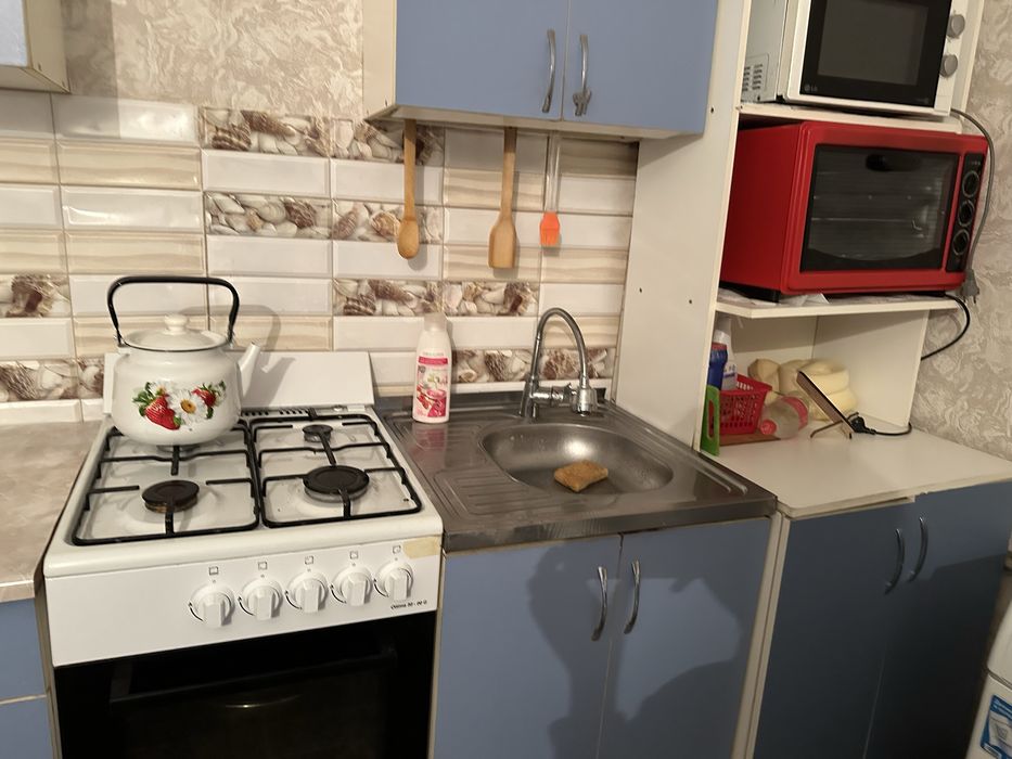 Продам кухонный гарнитур с газом вместе