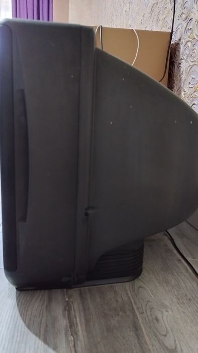 Телевизор "LG" ( SOUNDMAX )