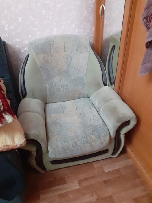 Продам диван с креслом,диван раскладывется