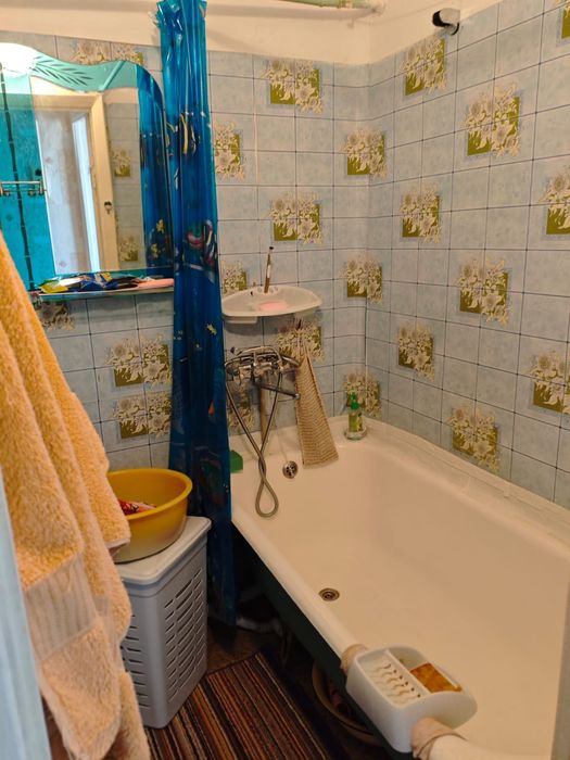 Продаётся 4 комнатная квартира