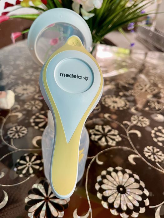 Ручной молокоотсос Medela
