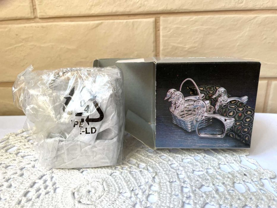 Красиви нови посребрени пръстени за салфетки от Англия, 4 бр