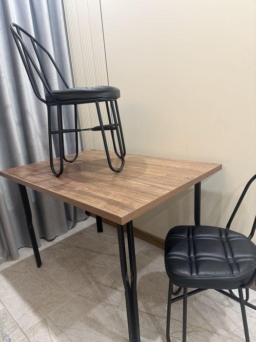 Стол стулья срочно продам