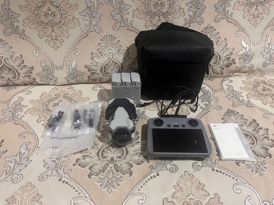 Дрон DJI Mini 4 Pro Fly More Combo Plus (DJI RC 2) белый