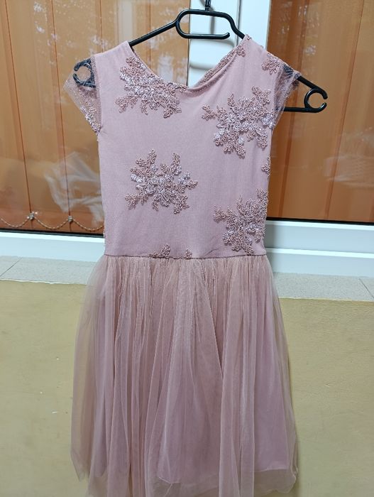 Vând rochite mama-fiica in stare impecabila