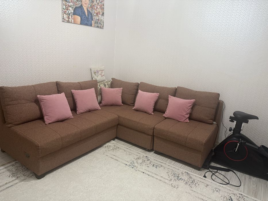 Почти новый диван