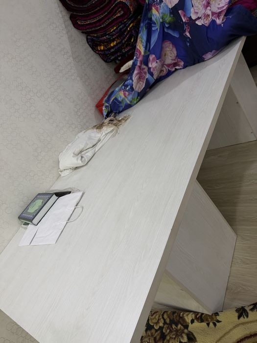 Stol. Usti aloxda olinadi