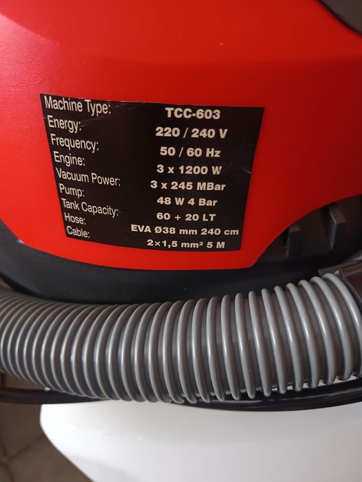 Професионална перяща прахосмукачка