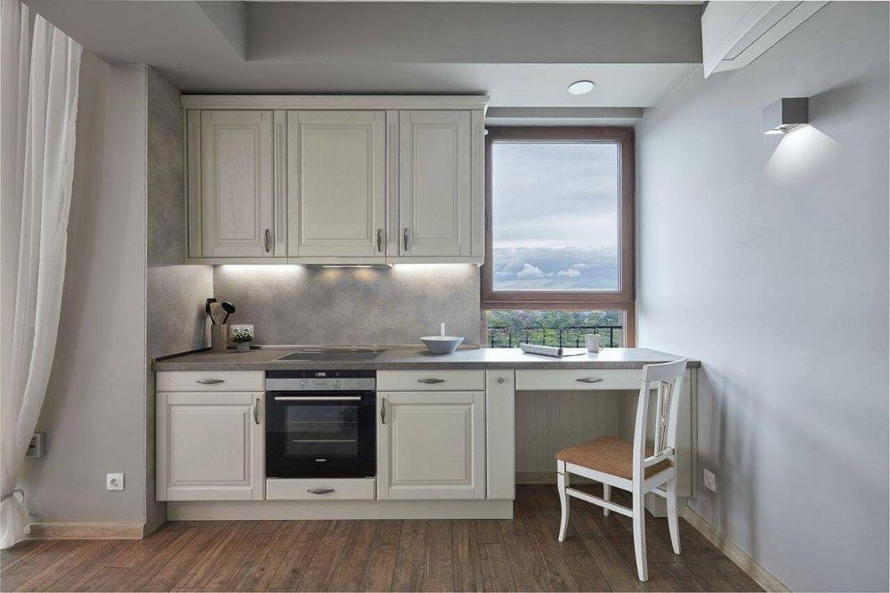 Дава се под наем Тристаен апартамент в Бургас, Зорница - 120 кв.м за 1994.61 € - Снимка #1