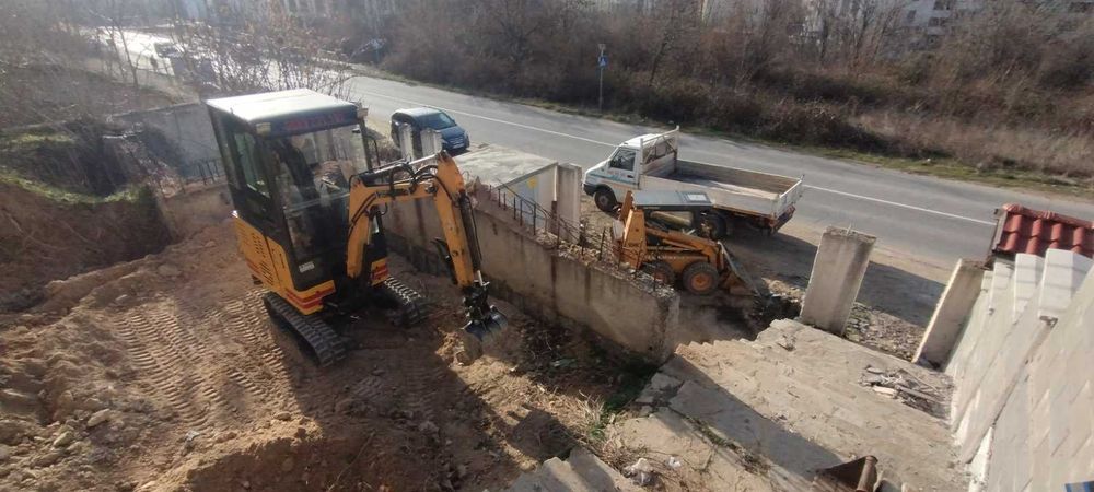 Услуги с Мини Багер; Мини Челен Товарач {Фадрома; Бобкат} и Самосвал