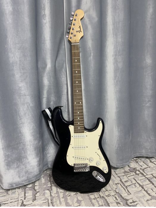 Электро гитара Fender Statocaster и комбоусилитель Marshall