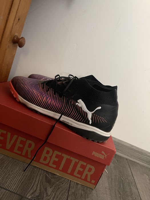 Vand ghete de fotbal puma aproape noi