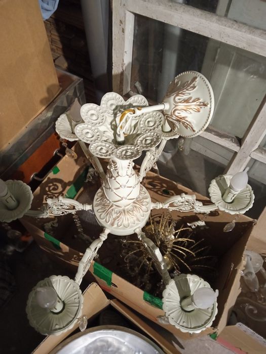 Люстры разные недорого