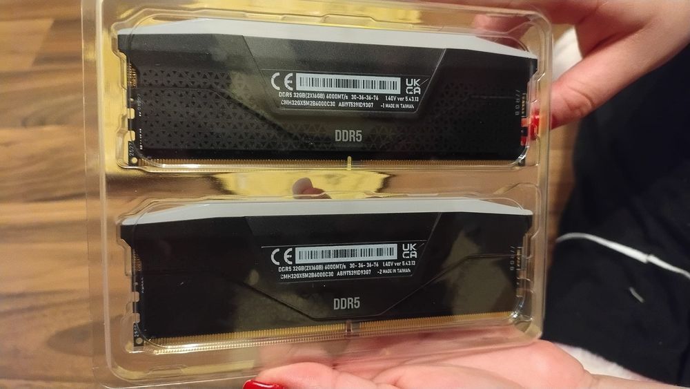 Ram Corsair RGB 32GB (2 x 16) 6000 MHz  CL30 Expo