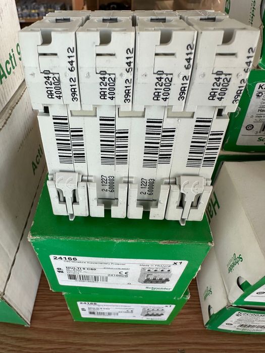 Siguranță automată Schneider Electric C60 24166 4P 32A 480V