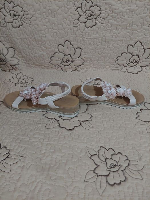 Vând sandale Jenny fairy mărimea 37