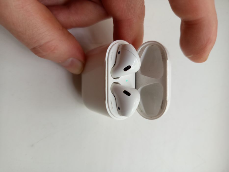 Airpods 2 в хорошем состояние э