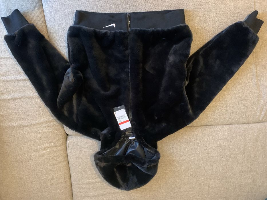 Geaca femei Nike originala din blana artificiala marimea L