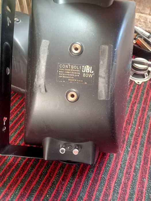 Продам калонки JBL JRX100 в хорошем состоянии.