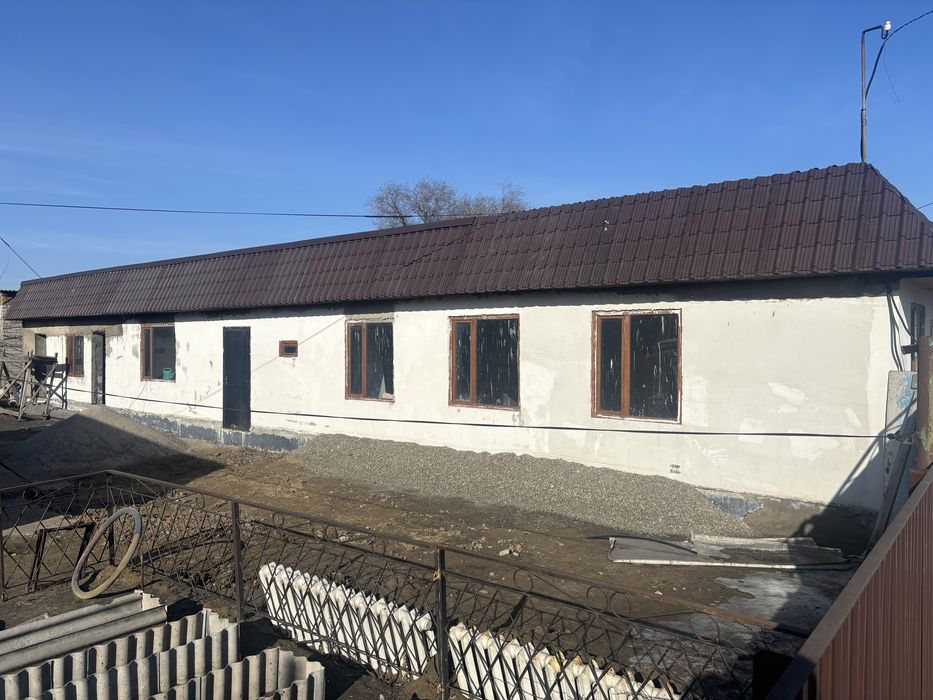 Частный дом с пристройкой