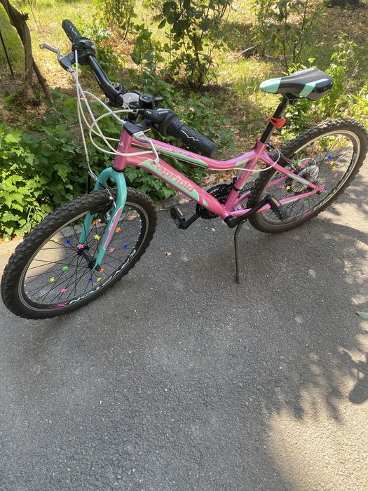 Vand bicicleta cu roti de 24