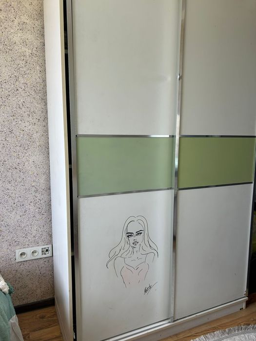 Продам комплект: кровать и шкаф