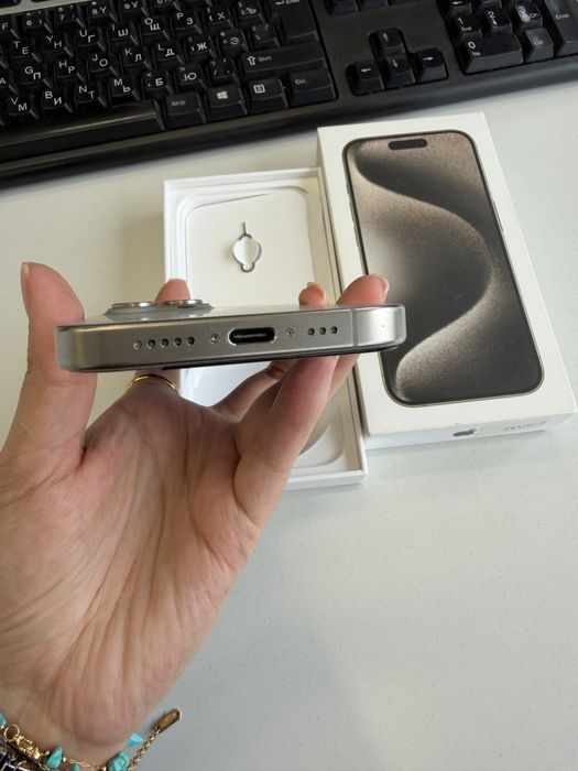 Продам Айфон 15 про 256