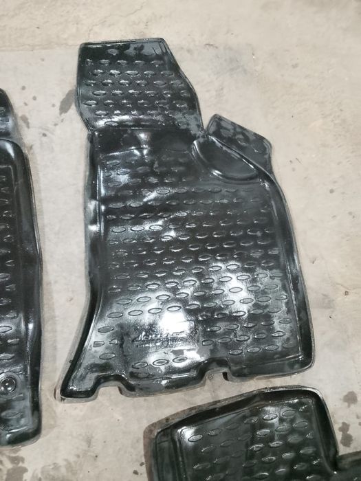 Продам резиновые полики