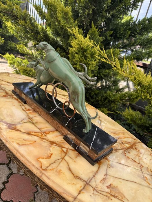 Statueta Art Deco - metal pe soclu de marmura
