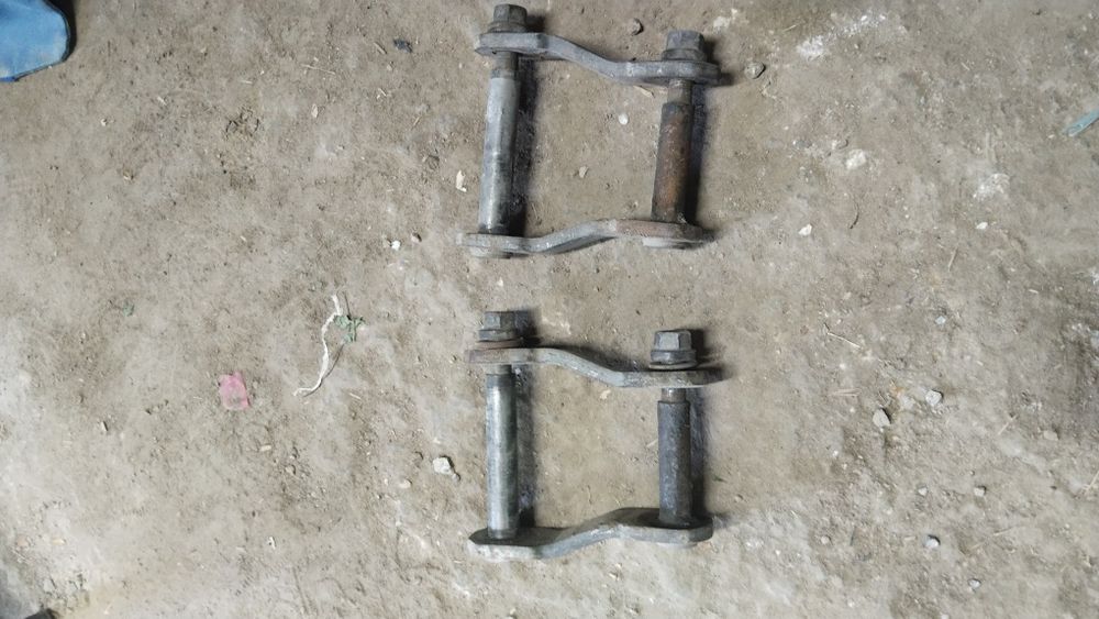 Тойота Хайлюкс серьга на рессоры