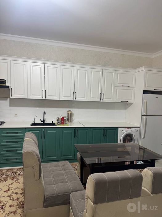 Olmazor moy ariq 3 sotik 6 xona 3 qavatli 260000$