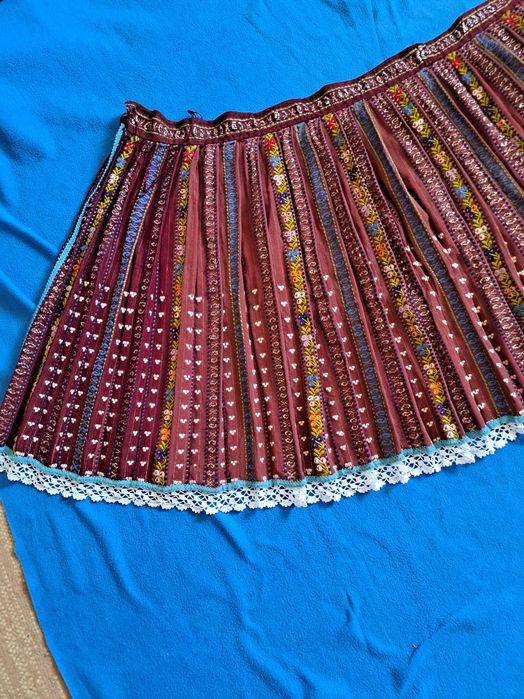 Opreg vechi  port popular specific oltenesc 65-70 ani vechime